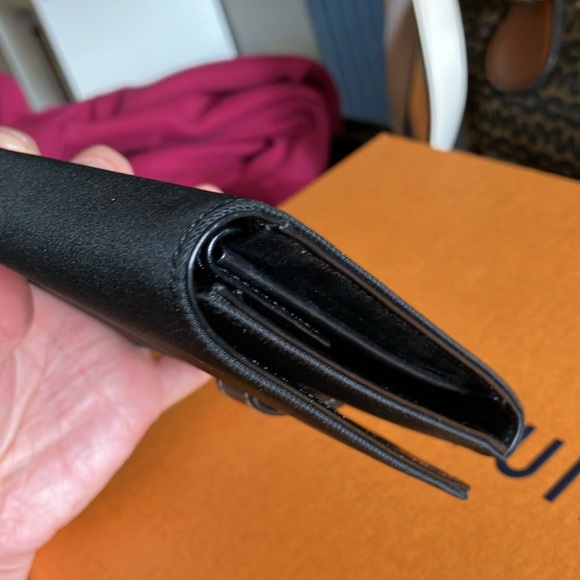 Vintage black wallet! 💋🖤❤️‍🔥 - Picture 13 of 15